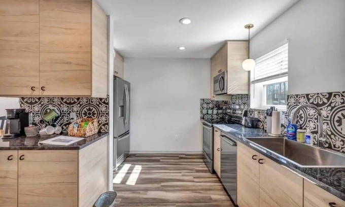 Franklin Park Apartment | Amazing 2Bedroom home near airport and downtownn