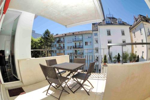 Seefeld Apartment | Amazing 2BR near Lake - Flower 33