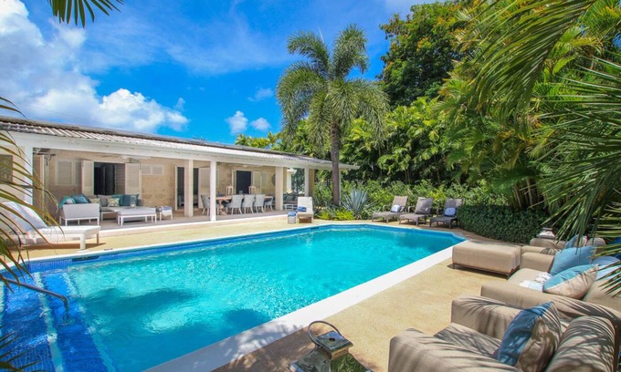 Mullins House | Amazing 3-bed Villa 5 mins from Beach - Palm Grove 1