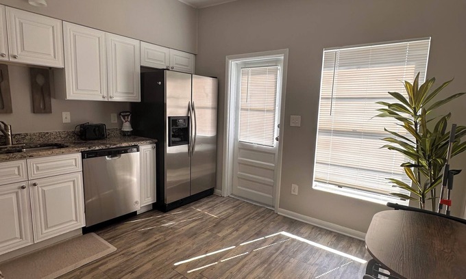 Tampa House | Amazing 3 bedroom 2 bath 2 car garage with patio minutes to Busch Gardens