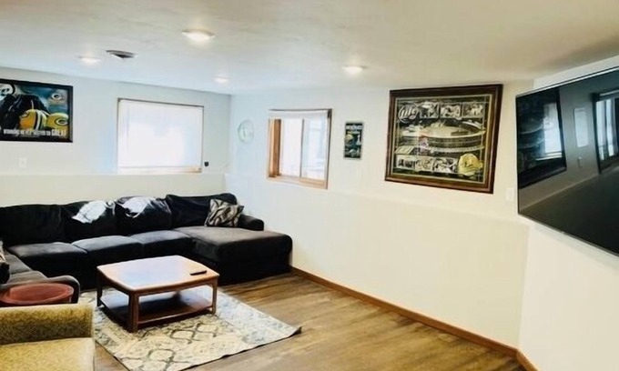 Shawano House | Amazing 3 bedroom 3 bath Lake drive resort house