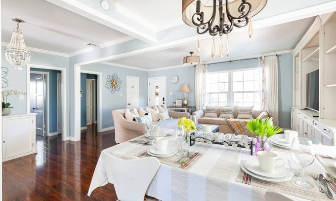 Monrovia House | Amazing 3B2B House Near City of Hope