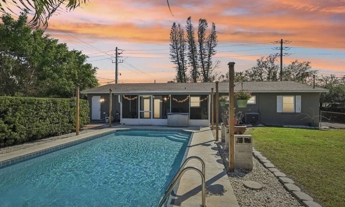 Palmetto Other | Amazing 4-bedroom fisherman's farmhouse retreat with pool, AC in sunny Palmetto