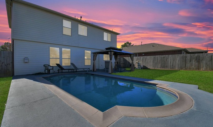 Cypress House | Amazing 4-BR Oasis With Pool & Backyard Bliss