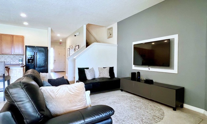 Loughman Villa | Amazing 4BR 3 Bath Resort Townhome with Splash Pool-4686TD