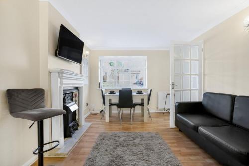 Hemel Hempstead Apartment | Amazing 5-Bed Family Home in Hertfordshire