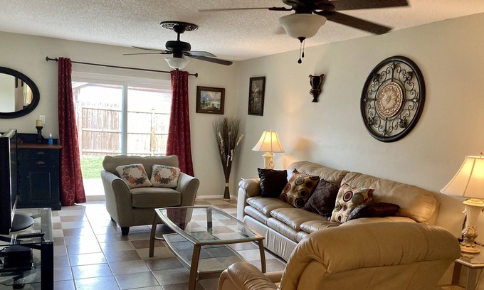 Indian Wells House | Amazing Affordable Cozy Home near Disney and Falcon’s Fire Golf Course