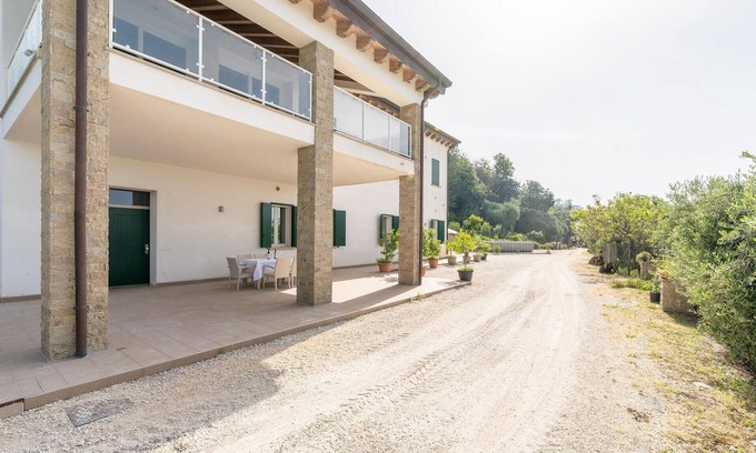 Cinto Euganeo Apartment | Amazing Apartment in Valnogaredo With 3 Bedrooms, Wifi and Outdoor Swimming Pool