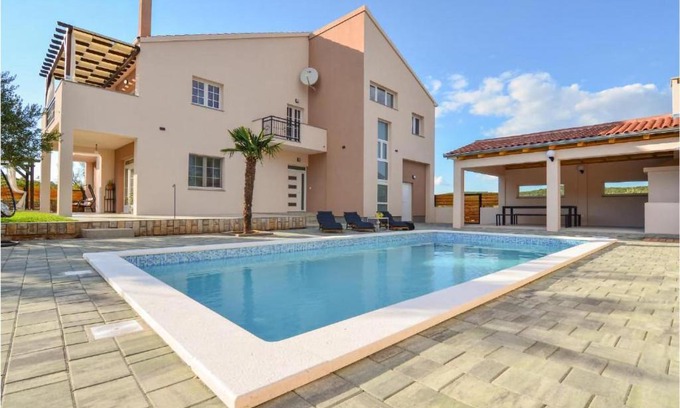 Pirovac Apartment | Amazing Apartment In Kasic With Wifi
