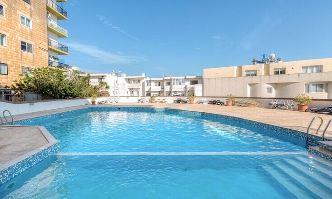 Swieqi Apartment | Amazing apartment with pool in Malta