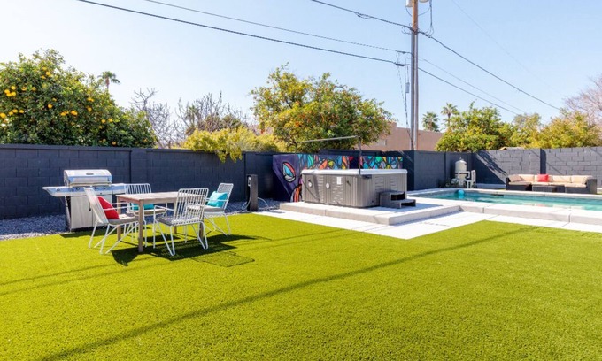 South Scottsdale House | Amazing backyard wpool~Walk to Old Town Scottsdale