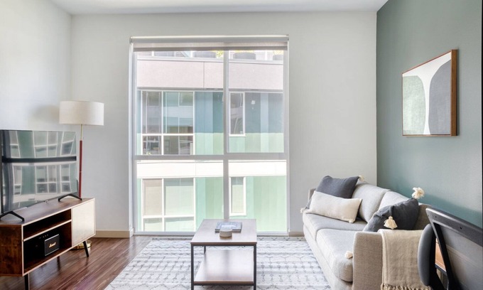Old Ballard Apartment | Amazing Ballard 1BR w/W/D, BBQ & Gym, near Waterfront, by Blueground