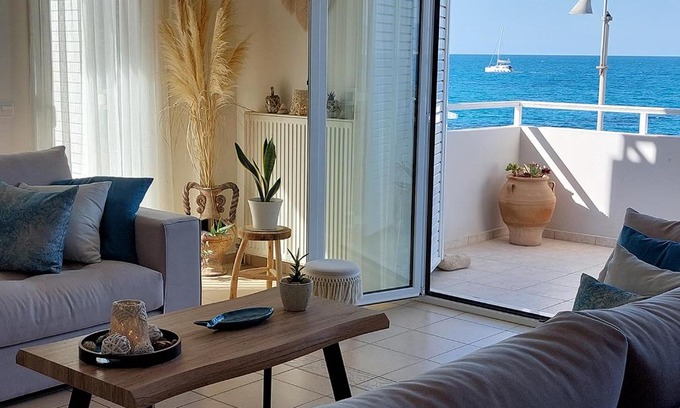 Hersonissos Centre Apartment | Amazing Beachfront Apartment in Hersonissos