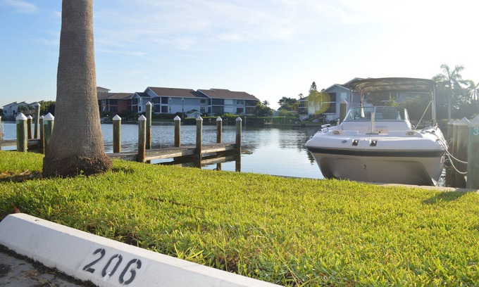 Siesta Key Condo | Amazing Beachfront Condo - Siesta Key, FL -