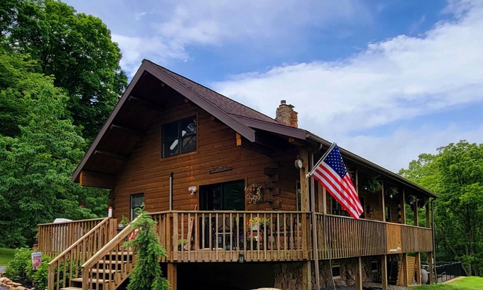 Blairs Mills Cabin | Amazing Cabin on water in the mountains w/private salted pool and hot tub!