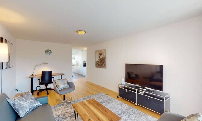 District 6 Apartment | Amazing, central, sunny 1BR flat (Sun 12)