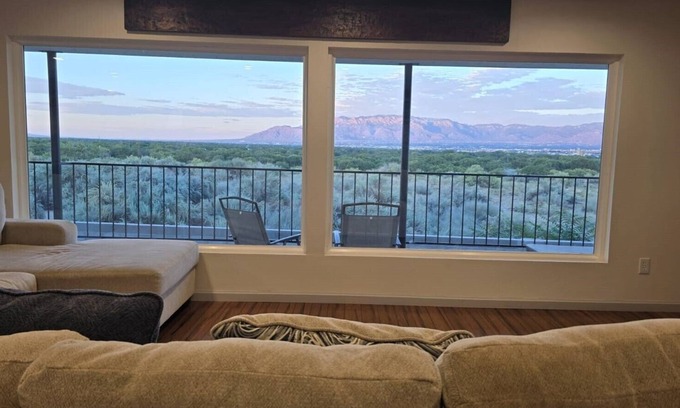 Pat Hurley House | Amazing City Views - Beautiful home w/Hot Tub