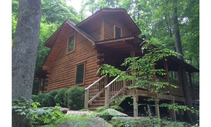 Robbinsville Cabin | AMAZING & COZY LOG CABIN IN WOODS
