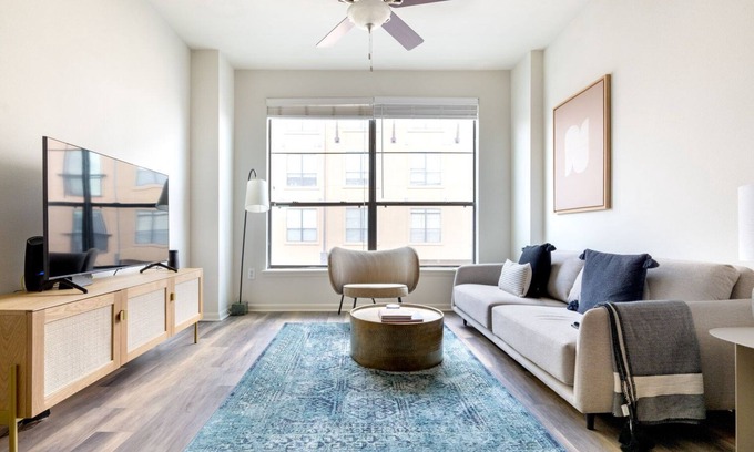 North Burnet Apartment | Amazing Domain 1BR w/Gym, Pool & W/D, nr restaurants, by Blueground