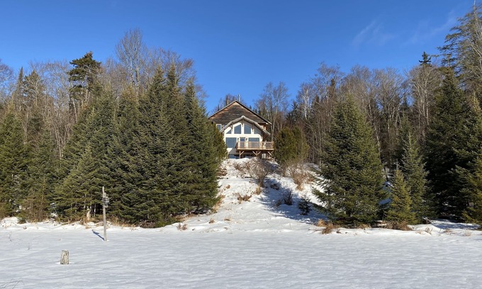 Val Morin Ski Chalet | AMAZING DOMAIN WITH MODERN LOG CABIN ON THE LAKE FRONT