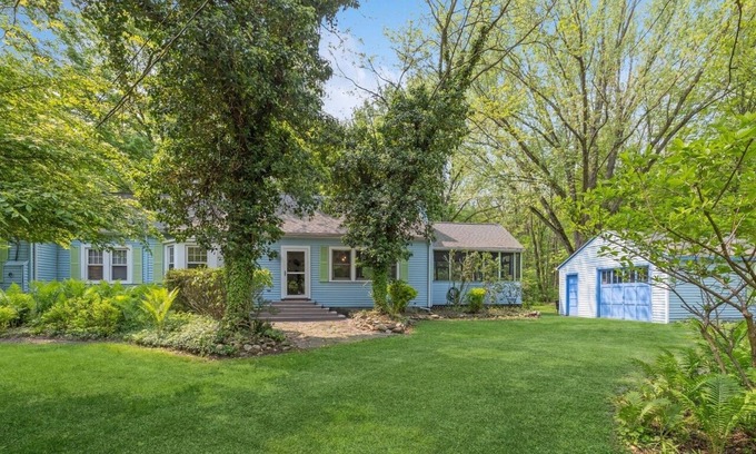 Lakeside House | Amazing find! Quiet house w/pool and screened porch. Close to beach.