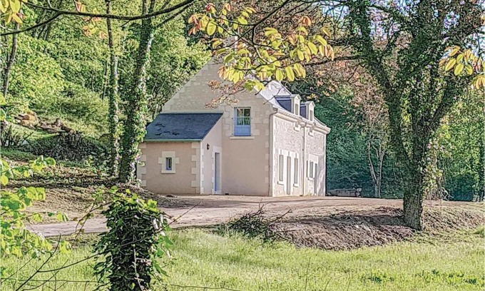 Cravant-les-Coteaux House | Amazing Home In Cravant Les Côteaux