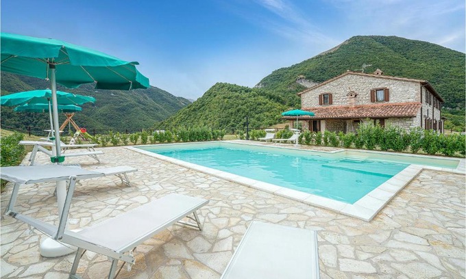 Apecchio House | Amazing Home In Apecchio Pu