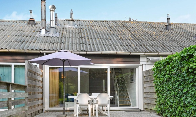 Bruinisse House | Amazing home in Bruinisse with kitchen