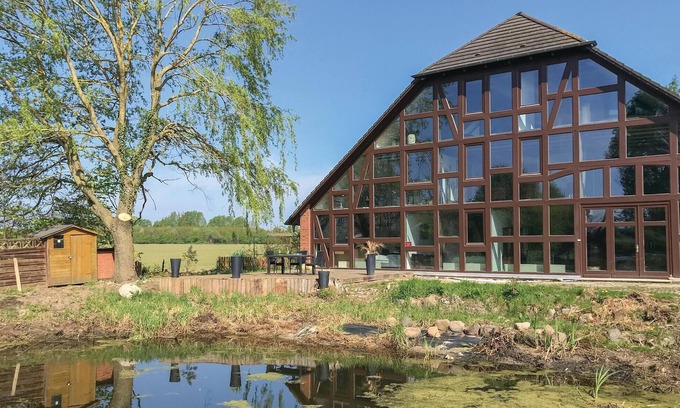 Dragun House | Amazing home in Dragun with sauna
