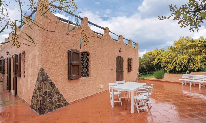 Porto Paglia House | Amazing home in Gonnesa CI with WiFi