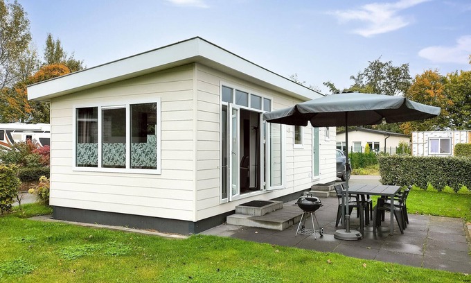 Heinkenszand House | Amazing home in Heinkenszand with WiFi