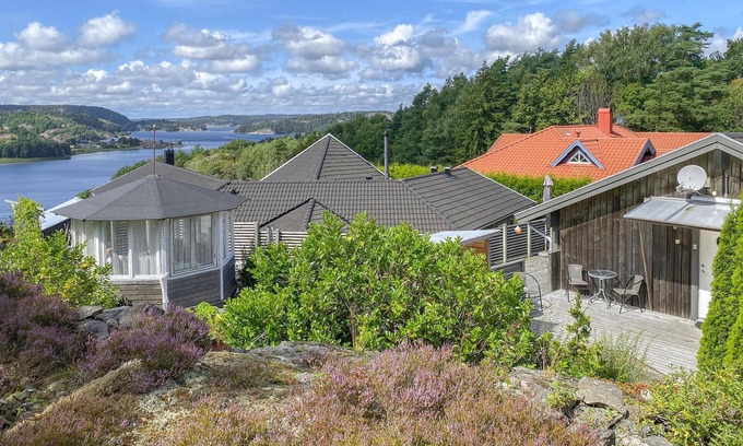 Henan House | Amazing home in Henån with WiFi