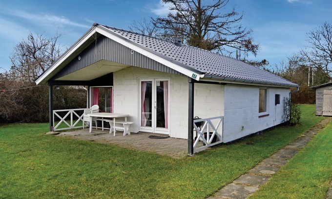Saksild Strand House | Amazing home in Odder with kitchen