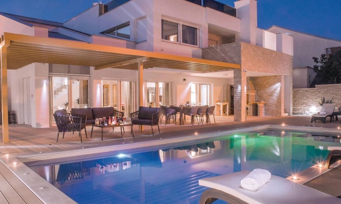 Pirovac House | Amazing home in Pirovac with jacuzzi
