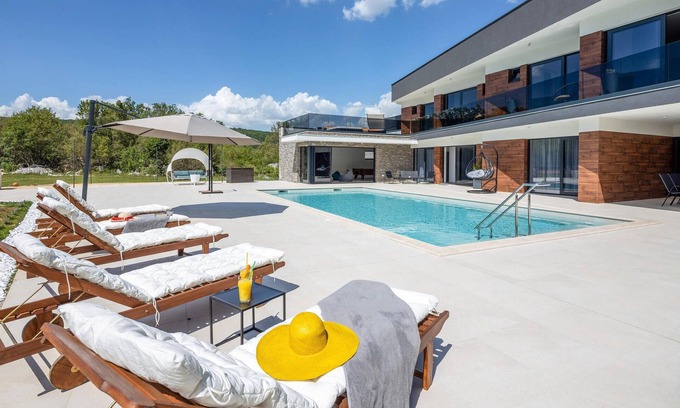 Sinj House | Amazing home in Radosic