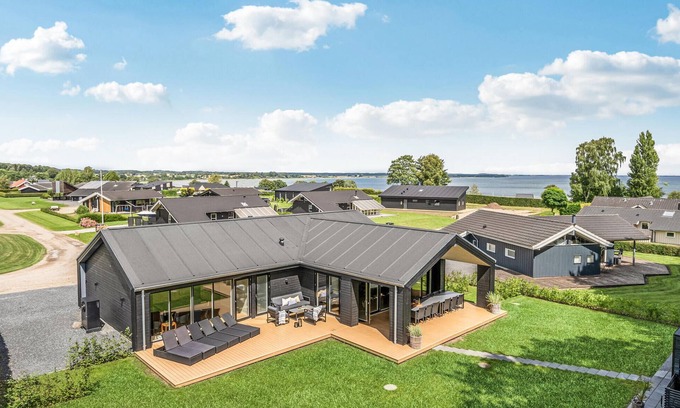Grønninghoved Strand House | Amazing home in Sjølund with sauna