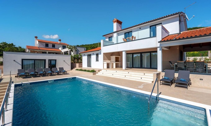 Brgod House | Amazing home in Trget with kitchen