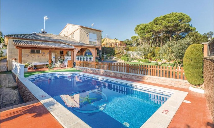 La Goba House | Amazing home in Vidreres with WiFi, Outdoor swimming pool and Swimming pool