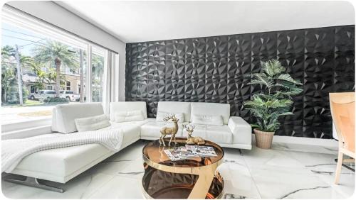 Lighthouse Point House | Amazing Home w Heated Pool 8 mins to the Beach