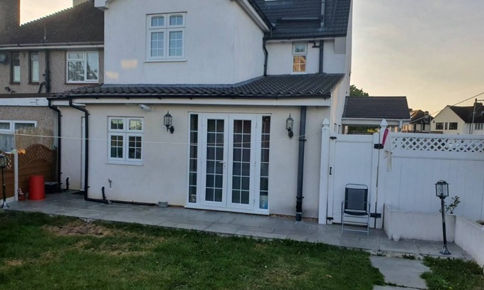 Redbridge House | Amazing Ilford 3 bedroom house