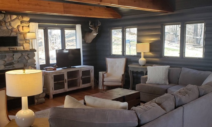 Puposky House | AMAZING Lake cabin rental