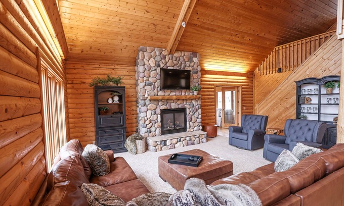Richmond House | Amazing Lake Home Great For Families And Friends!