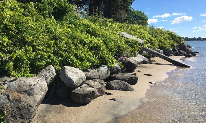 Brighton Cottage | Amazing Lake Ontario Cottage with Fall Weekends and Weeks Available