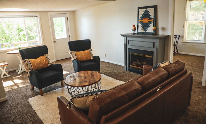 Walker House | Amazing Lake Views, 5 min walk to downtown Walker