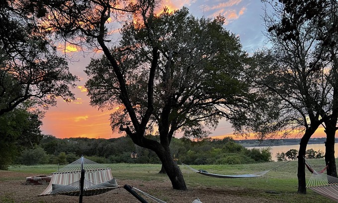 Laguna Park House | Amazing Lake Views, Relaxing Retreat, Stunning Sunrise & Sunsets, Walk to Water