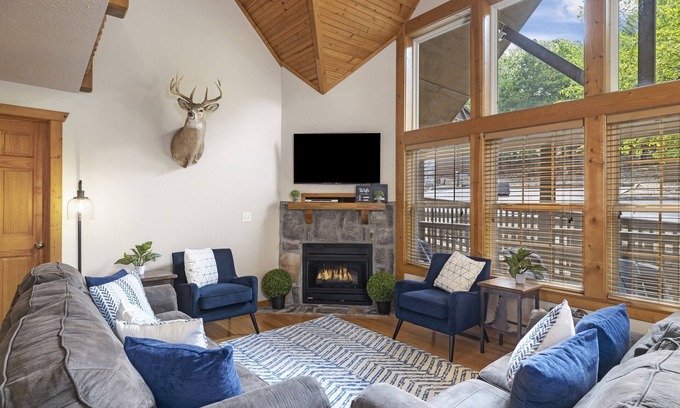 Reeds Spring Cabin | Amazing! Lakefront Cabin | Resort Amenities | Golf