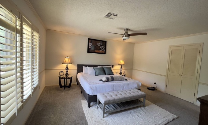 Overland Park House | Amazing large New Private House - 1G goog Wifi
