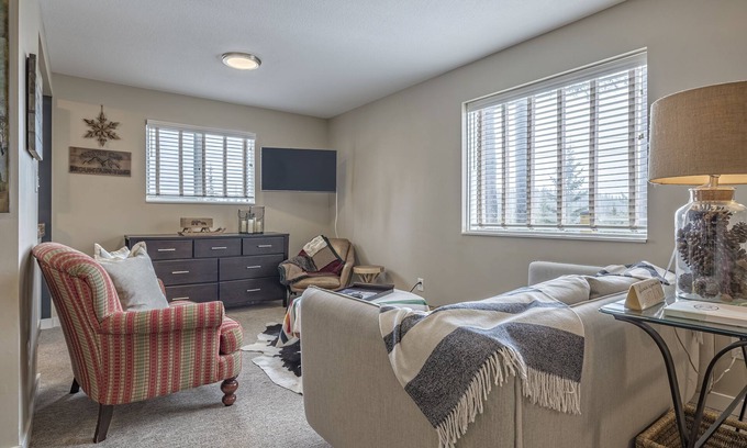 Silver Star Mountain Apartment | Amazing location! 1 bedroom/1 bathroom cozy suite with full kitchen and views!