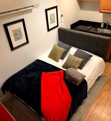 North End Apartment | Amazing Location studio parking