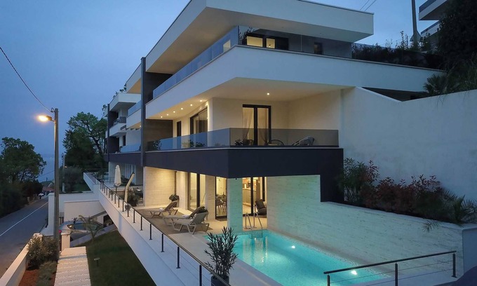 Icici Villa | Amazing modern 3-BR villa with heated pool just above Icici Marina